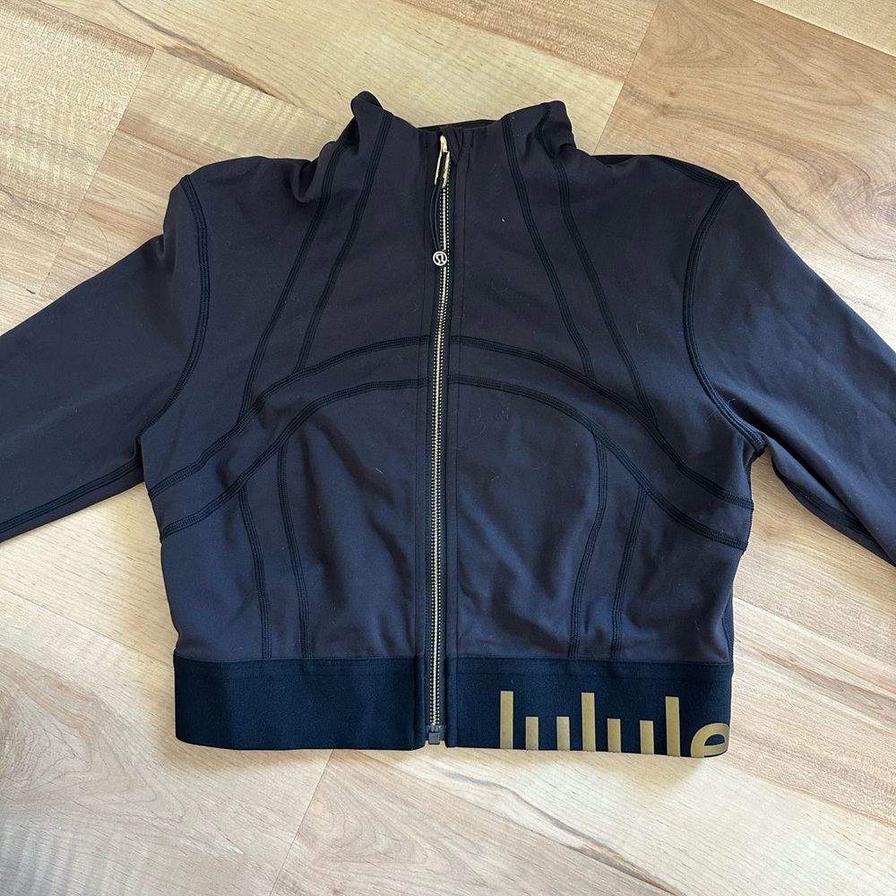 Lululemon Black gold Zip-Up Jacket cropped size 8